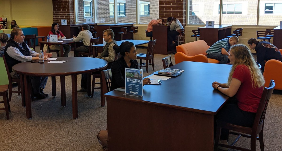 CassHighCTAE's tweet image. Excellent work by WBL coordinator Deanna Boughton putting together Image and Interview Day for all 2nd &amp;amp; 3rd level CTAE students. Members of the Bartow Community donated time to provide mock interviews to our students. Some even resulted in actual job offers! #LoveBlueLiveGold