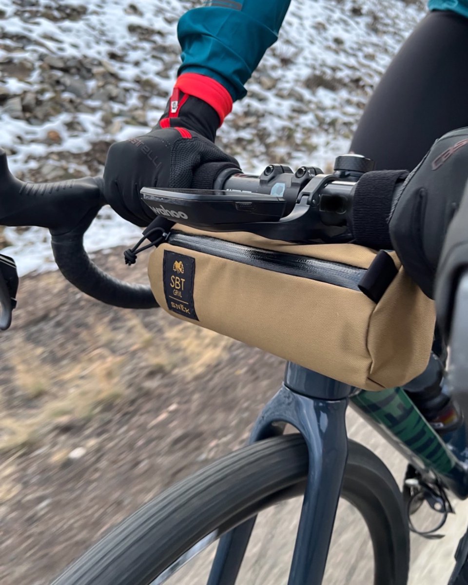 sbtgrvl's tweet photo. Where do we store the phone, beard oil, and cold burritos? In a high quality handlebar bag, of course. SNEK Cycling sewed us up something worthy of bearing the SBT GRVL logo
https://t.co/lcZXsuyhE3
#sbtgrvl #burritobag #handlbarbag #gravelbag #snekcycling https://t.co/ZD2F4j7c0f