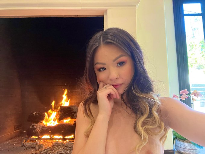 need someone to fuck me on a fur rug in front of the fireplace https://t.co/aIwNzI9mqs