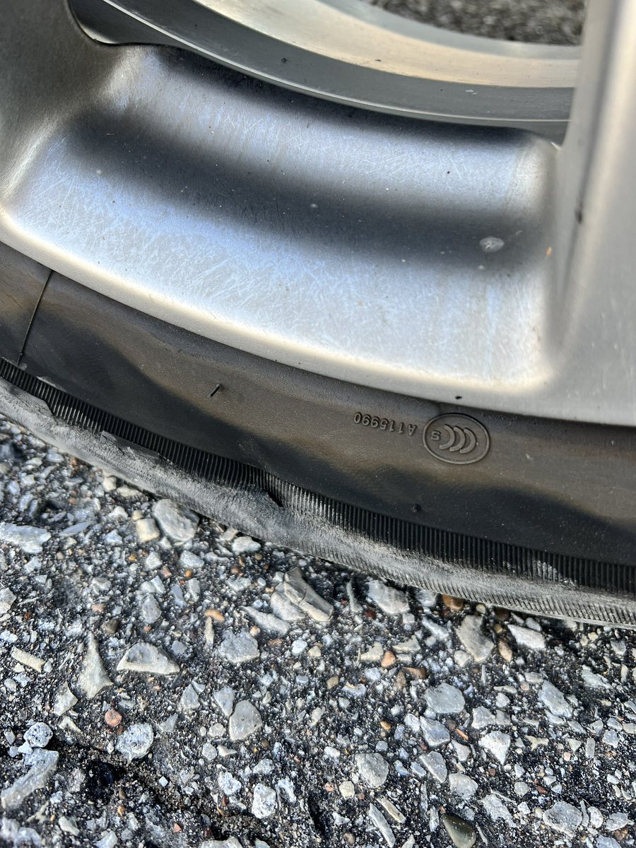 SecondShiftDsgn's tweet photo. As a preferred member, I love waiting for @Avis roadside assistance for 1.5 hours only to find out they never dispatched. Tried changing it myself but lug nuts are on too tight. @avis about to lose a long time customer! https://t.co/t5AjSRvAIn