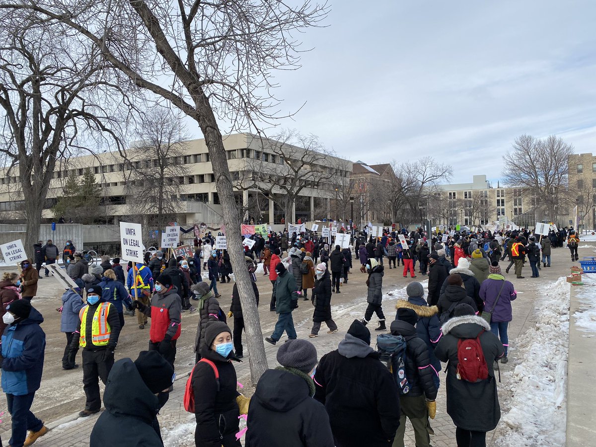 andrew_hatala's tweet photo. Demonstration of @UMFA_FAUM strength and solidarity at the #FairDealRally today! 

Still waiting on @umanitoba to accept a fair deal! #umfaSTRONG #umfa2021 #uManitoba #umfastrike #solidarity https://t.co/Nw4IIMriDa