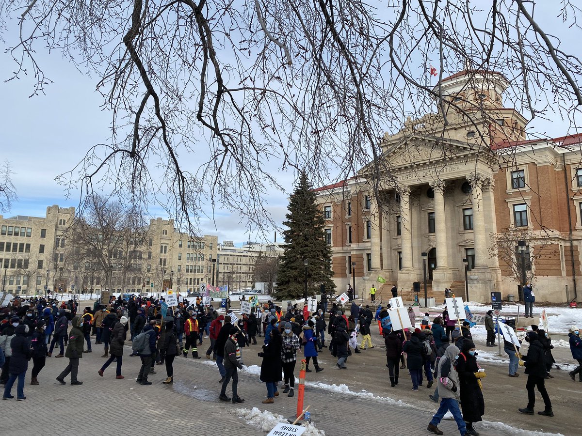 andrew_hatala's tweet photo. Demonstration of @UMFA_FAUM strength and solidarity at the #FairDealRally today! 

Still waiting on @umanitoba to accept a fair deal! #umfaSTRONG #umfa2021 #uManitoba #umfastrike #solidarity https://t.co/Nw4IIMriDa