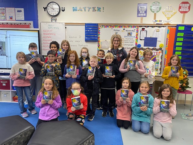 DouglasASickles's tweet photo. Shout out Mrs. Buehler and the Kiwanis club for supporting our students. Thank you Kiwanis for giving every third grade student a dictionary! @HowardWinnCSD @TedIhns @DouglasASickles https://t.co/UjkqXyT0Tz