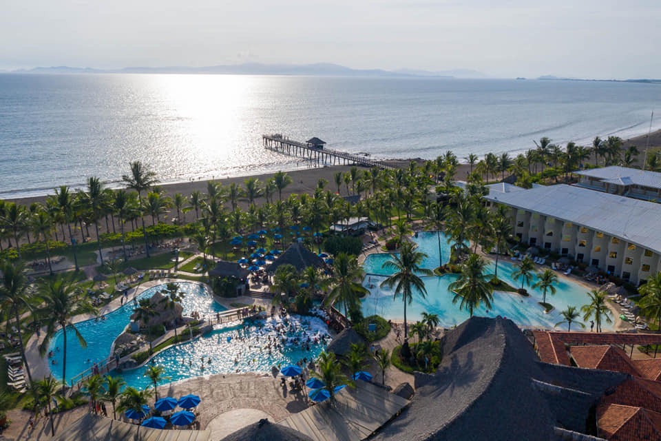 ResortFiesta's tweet photo. SUMMER is here!! 

Have a blast at Fiesta Resort All Inclusive only at 60 min from Int Airport. 
We're waiting for you to live the #PuraVidaExperience in  #CostaRica 

Book Here: https://t.co/lSzwZO44g7 https://t.co/u7UxoNVzvn