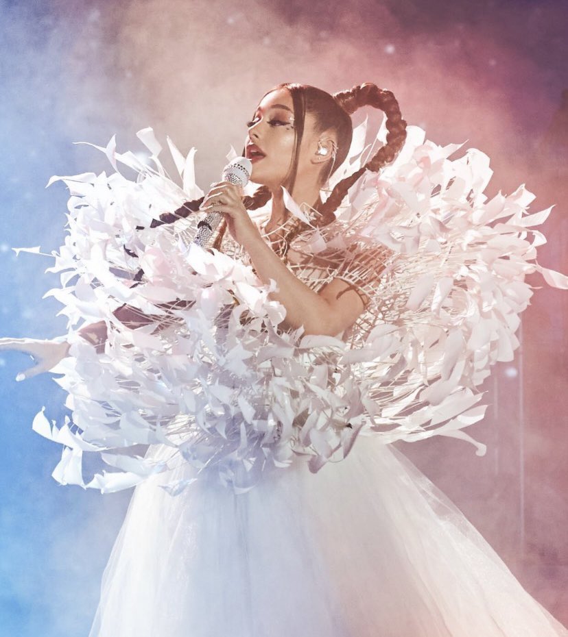 adoregrande's tweet photo. no thoughts just ariana grande. https://t.co/HttaZsnshu