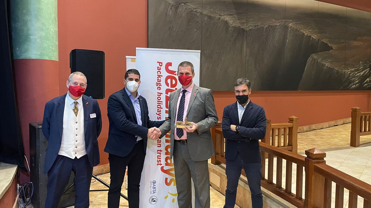 Hfmanchado's tweet photo. Thanks #Jet2&Jet2Holidays #SteveHeapy for putting focus on @TurismoLZT. Great partnership! https://t.co/eYYIw3fhCp