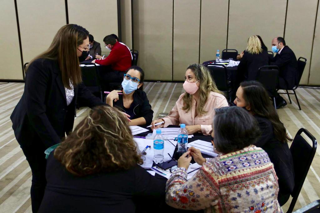UEenParaguay's tweet photo. Acompañamos a Paraguay para que sus instituciones tengan, cada vez, más y mejores capacidades. 🇵🇾

Hoy se realizó el Taller de Fortalecimiento de la Comunicación Institucional del @MECpy, dirigido a la Red de Comunicadores del MEC. https://t.co/qH9oWuools