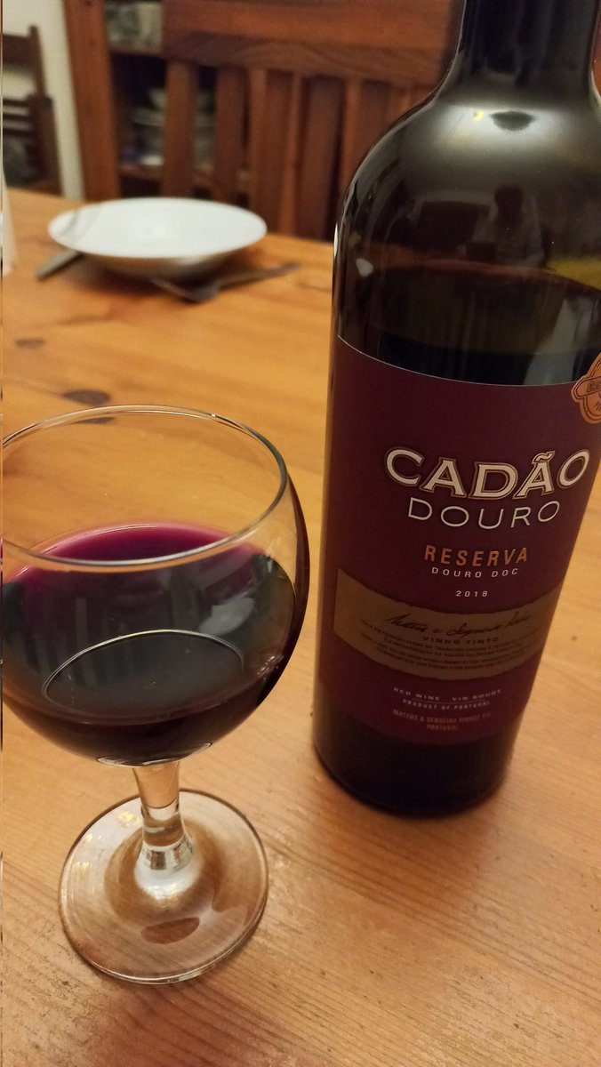 AOrcl's tweet photo. Portuguese red wines don't get enough recognition. 
They have many and I have an impression they're getting better every year! https://t.co/j3JU0f22qT