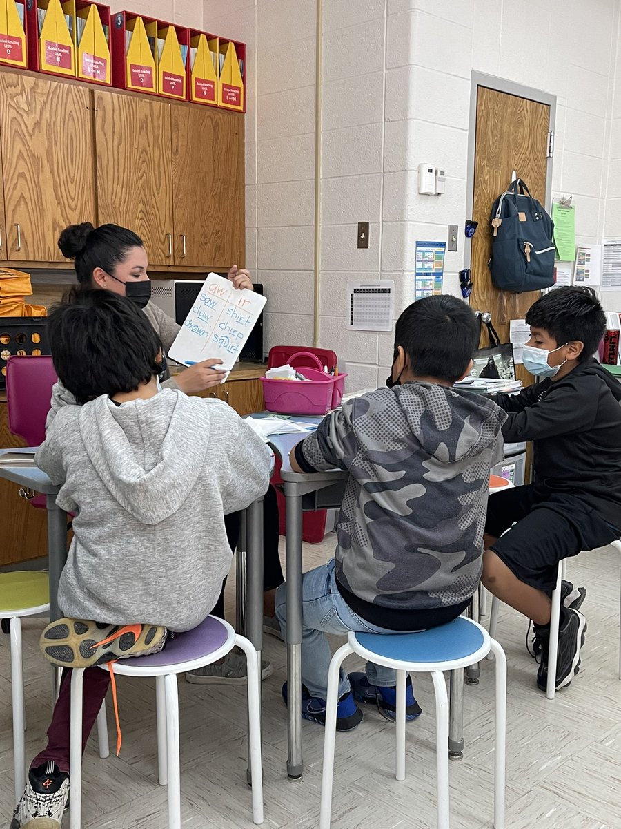 Our 4th graders in Mrs. Galpin’s class build analogy charts during their Guided Reading lesson <a href="/LamarEagles/">Lamar Eagles</a>