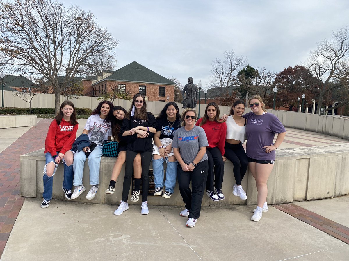 AVID 11th and 12th graders had a great time visiting Tarleton State University! @LHS_principal20 <a href="/TarletonState/">Tarleton State University</a> <a href="/LeanderHS_CCC/">LHS College & Career Center</a> <a href="/LeanderHS/">Leander High School</a>