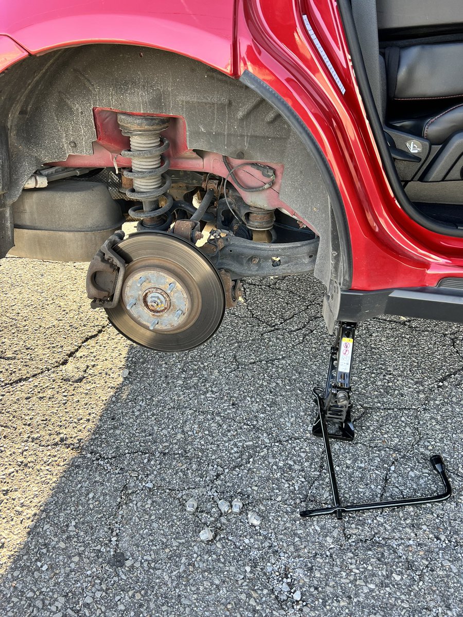 SecondShiftDsgn's tweet photo. Update: After 2 hours, still no word from @Avis . Changed it myself. @Avis you suck and probably lost a customer. Rant over. https://t.co/vpAeHtfSDa