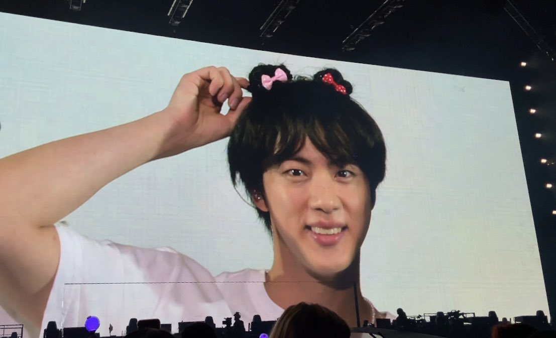 foryoonkimin's tweet photo. I’m so happy✨💜 https://t.co/i9IS7XibVk