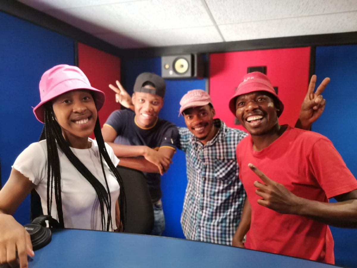 Oratilekekana12's tweet photo. Radio ke lerato leka la pele๐ฅบโค
#tutfm
#TutJourn2021 https://t.co/wwEBDjSLYh