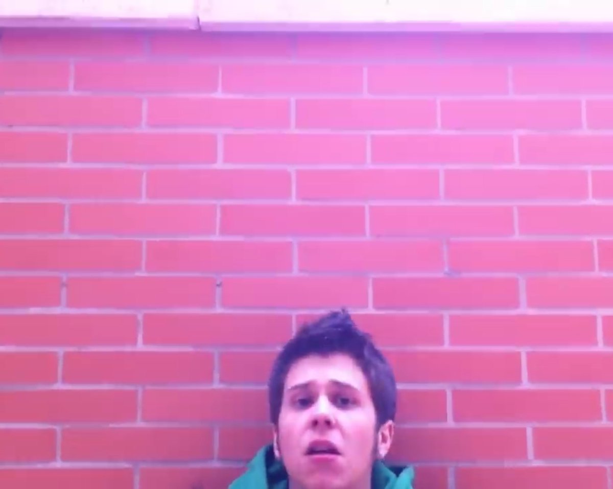 Ever_estt's tweet photo. @Rubiu5 Las referencias en todo el video son expectaculares, en especial este: 
2012                                 2021 https://t.co/txYuv5dZ7A