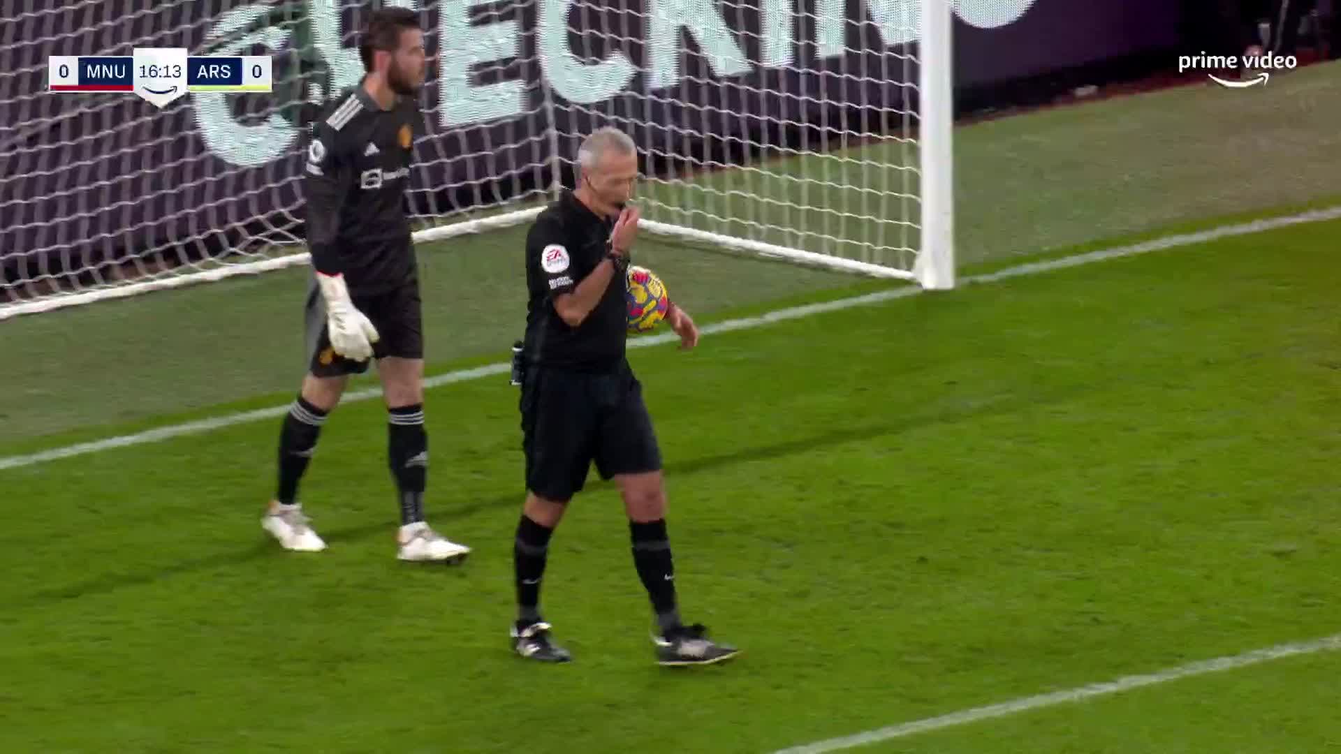amazon prime video sport on twitter man utd players cannot believe it the moment one of the most bizarre goals in premier league history was awarded plonprime munars https t co ssjbuqy9mm twitter
