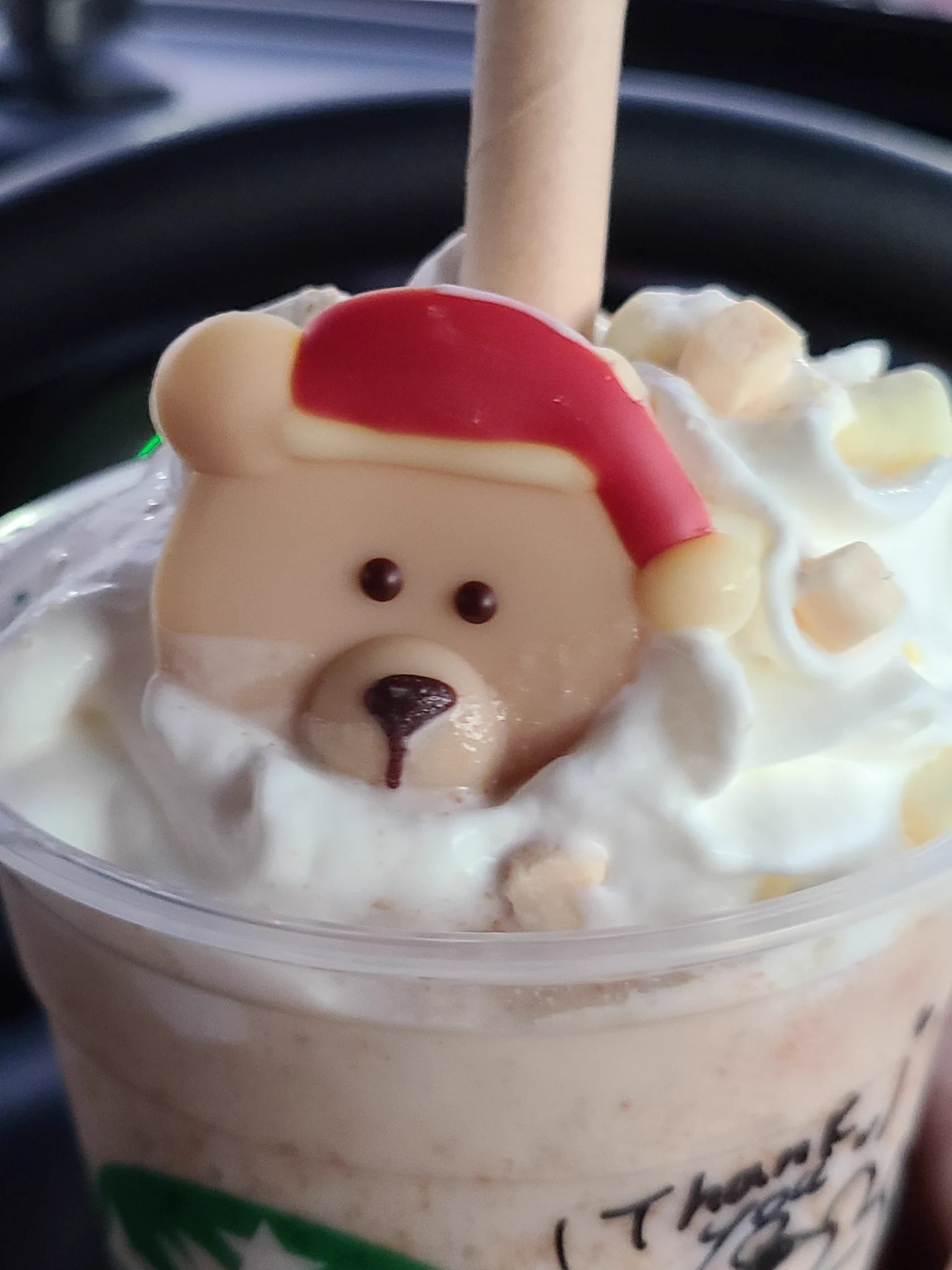 @ngntrtr 私はホットにも付けられると勘違いし、受け渡し時にそれがわかり、その場でフラペチーノをモバイルオーダーさせてもらい何とかゲットしました‼️
２杯飲みましたが何か？(汗) 