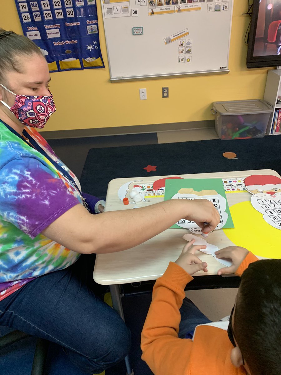 MrsAscrazyclass's tweet photo. Santa Countdowns and ending letter sounds are on the learning menu today! #learningisfun #Christmas2021 #25DaysOfChristmas #autismawareness #differentiatedlearning @OldHundredES https://t.co/SRH1nNO4QL