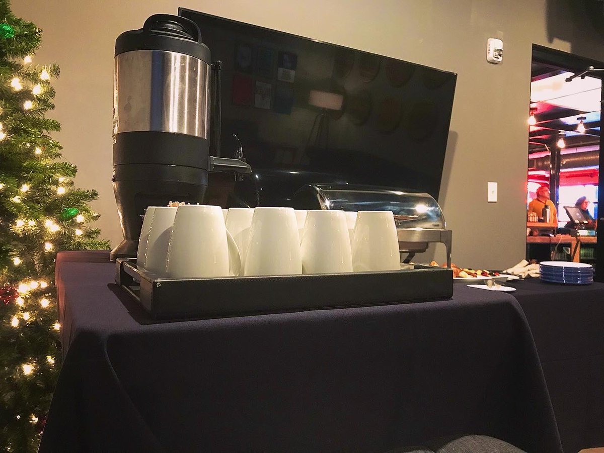 DoghouseHotel's tweet photo. One of the best parts of DogHouse is our Media Room!🤩

Just for being an esteemed guest, you have free access to this amazing space! You can have a gathering with friends, watch the latest sports game, and even order special catering for your party!🎊😁

RSVP today! Link in bio https://t.co/qsFlFILgAV