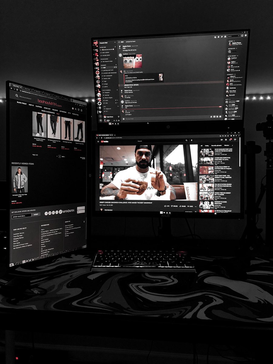 PumeeSZN's tweet image. i love it😮‍💨 #triplemonitorsetup
