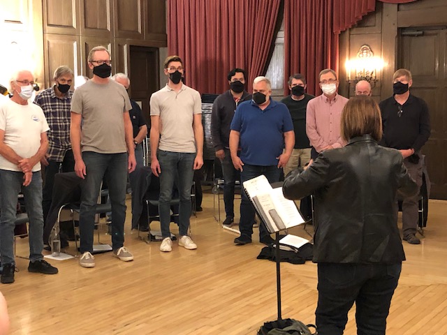 sbchoral's tweet photo. Conductor Jo Anne Wasserman brings out the best of our sonorous tenor and baritone sections during #rehearsals for our #Messiah concert on Dec. 18/19. See https://t.co/LubOdobBN6 for more info. #choralmusic #santabarbara #event #hallelujah #santabarbaraconcert https://t.co/G6jMVH90F7