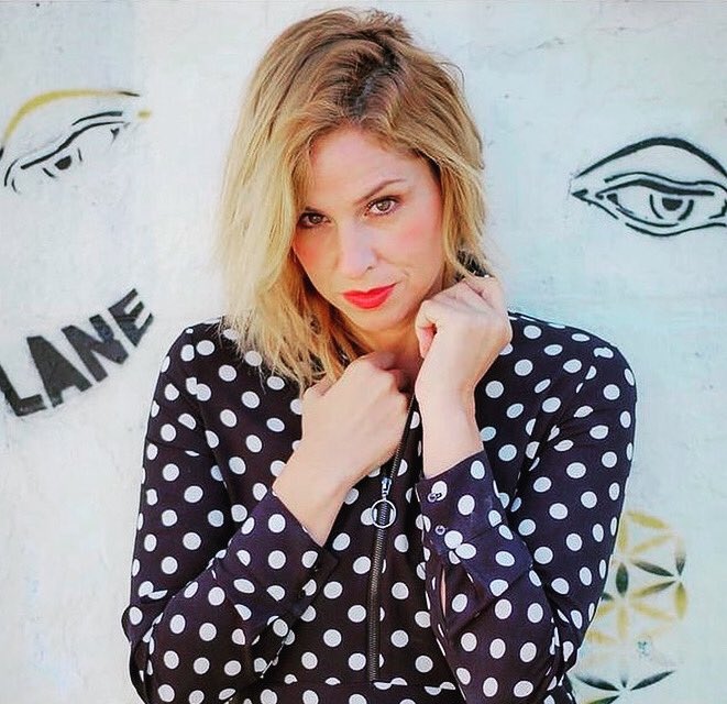 🔊¿Sabías que nuestra #actriz 𝐋𝐀𝐔𝐑𝐀 𝐑Í𝐎, <a href="/LaLauraRio/">Laura Río</a>, es quién está detrás del micrófono de La farándula podcast? 🎤 😍😍😍😍👏🏻👏🏻👏🏻👏🏻 
No te pierdas sus fantásticas entrevistas a la flor y nata de la farándula española 🎊🎊🙌🏻🙌🏻. 

canalmalaga.es/la-farandula