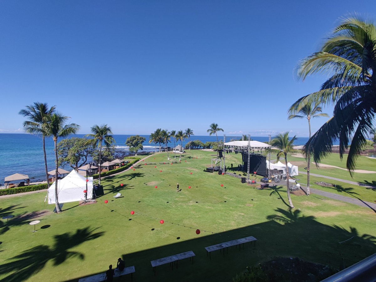 Mike_Roberts07's tweet photo. The conclusion of the 2021 #SnapdragonSummit is going to be fantastic. After 3 hugely productive and exciting days, the Luau tradition is always a welcome celebration. Thank you to every single @Qualcomm employee and partner that made this event so successful. Mahalo! 🙏🌺 https://t.co/e9w8sVGKDO