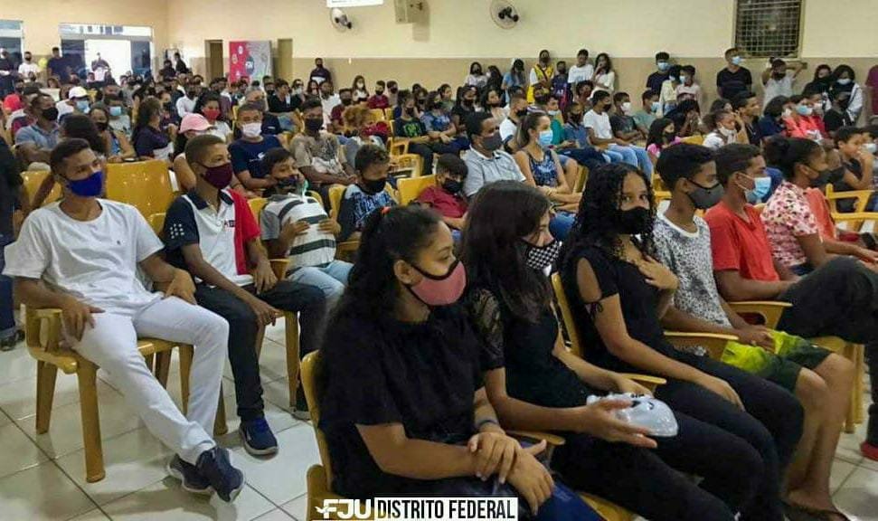 fjudfoficial's tweet photo. Nosso #TBT de hoje é do Encontro Jovem super especial 🤩 que aconteceu no último domingo (28/11) em Posse no município do Goiás, a rainha do nordeste goiano.
Acompanhe os melhores momentos. ➡️
#Fju
#FjuDf
#VemPraFju https://t.co/l0gLY1T3dk
