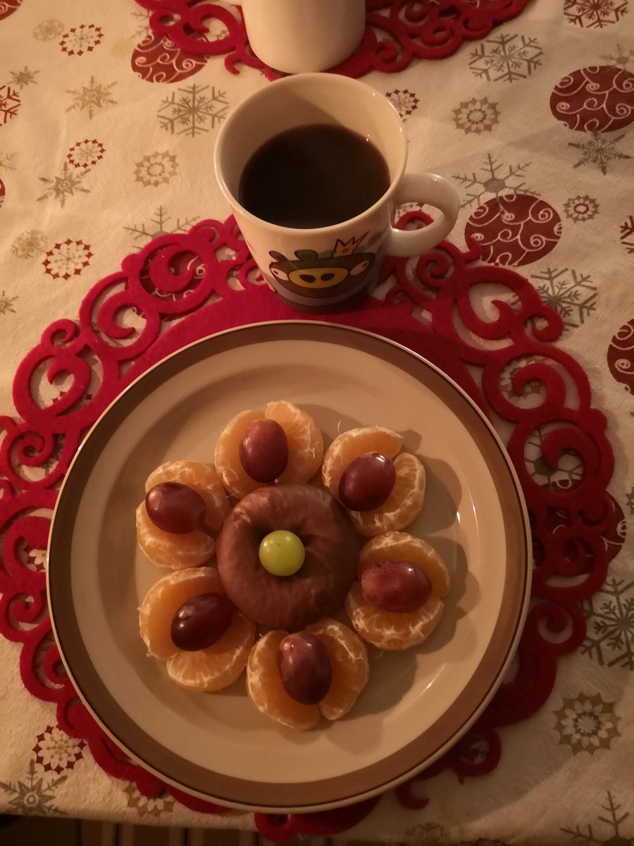 JuhaTenhonen's tweet photo. #äijäiltapala #hetelmii #elonen #kaakaodonitsi #hehku #tunnelma #pimeänsuhkero #kynttilät #ruusut #tummanpunainen #kukatkertovatenemmänkuintuhatsanaa #minäkaipaasinua #minärakastansinua #intohimoinenrakkaus #amaryllis #ihanakauneus #ujous https://t.co/FgqF8xWwV5