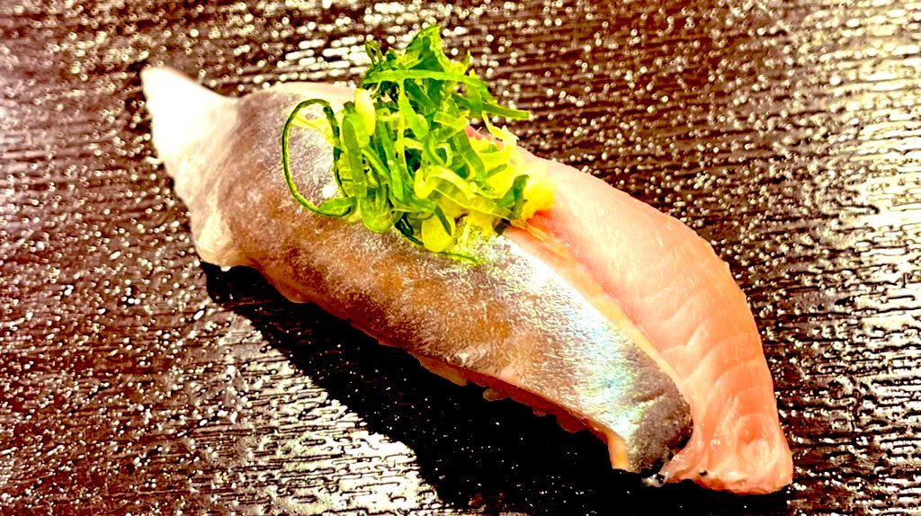 寿司大 12月3日 金 本日も元気に Am6 00 Pm2 00の営業です Pm2 00の閉店に合わせて受付終了 生ニシン入荷しました 大人気です お刺身でも握りでも絶品です スミクイウオ カキ醤油漬 煮蛤 ヒメコダイ 石鯛 鬼カサゴ 氷見ブリ 皮