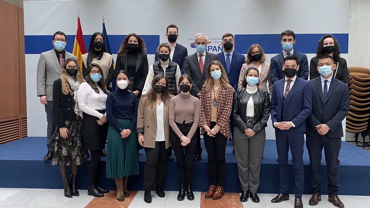 carlbarrera's tweet photo. Gran final de nuestra semana ⁦⁦@mcpc_unav⁩ Bruselas en la ⁦@UeEspana⁩ Muchas gracias por la hospitalidad en momentos tan complicados. Ha sido un placer coordinar por noveno año consecutivo este #EngagingEuropeProgram que es ya todo un clásico. https://t.co/d0U4XnVn3g