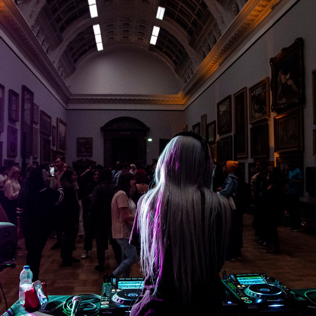 Tate's tweet photo. #LateAtTate Britain is back—and extended! 🎉

​Join us this whole weekend for workshops, music, talks &amp; performances, all exploring the #LifeBetweenIslands exhibition at Tate Britain.

See the full, free programme or book your ticket here: https://t.co/9MSygeSK5E https://t.co/iwKJnTXL84