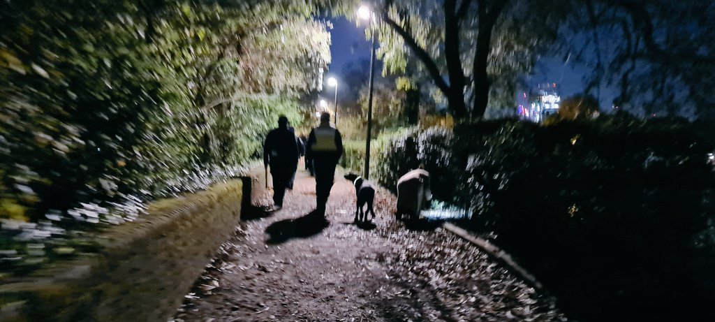 AbdalUllah's tweet photo. Community safety walkabout with members @wardpanel @MPSWapping @MPSTowerHam @TowerHamletsNow THEO'S & ASB officers.
Looking at ways to make walking in #Wapping safer & identifying ASB hotspots.
#SaferWapping #weareWapping #weloveWapping https://t.co/CzQFAtJMeb