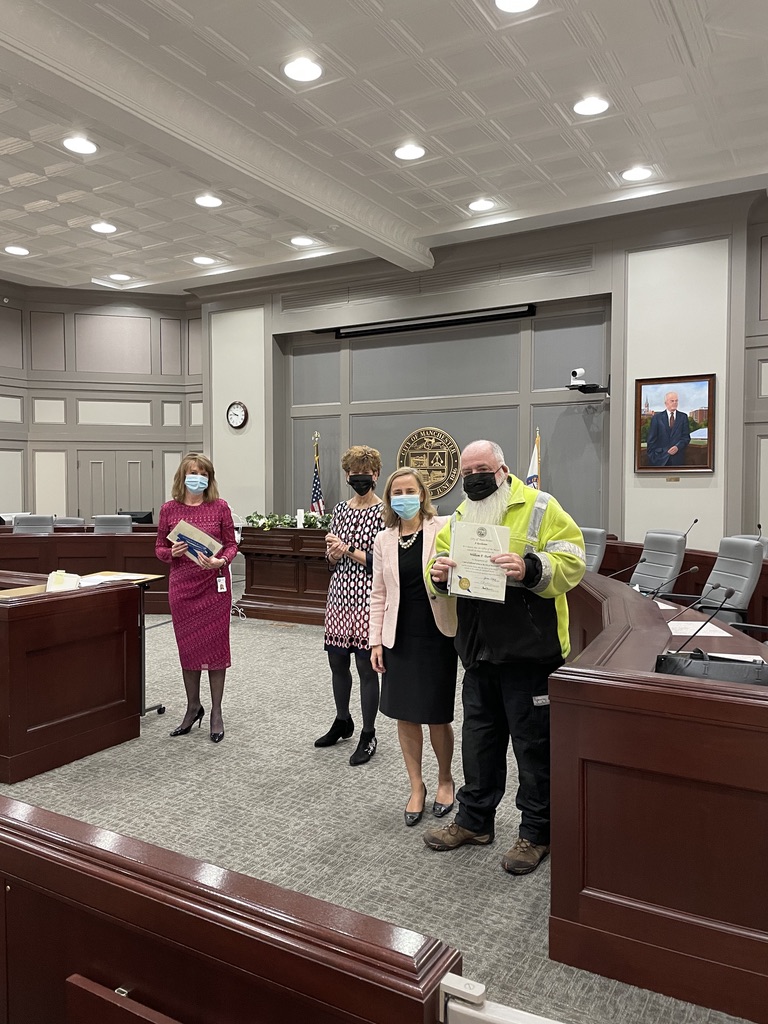 MayorJoyceCraig's tweet photo. Today, we recognized all @Manchester_NH employees who are celebrating employment anniversaries — I'd especially like to recognize Parking Manager Denise Boutilier who celebrated 40(!) years.
Thanks to all employees for their dedication. Your work makes #mht great! #MHTpride https://t.co/IHKPPu00iW