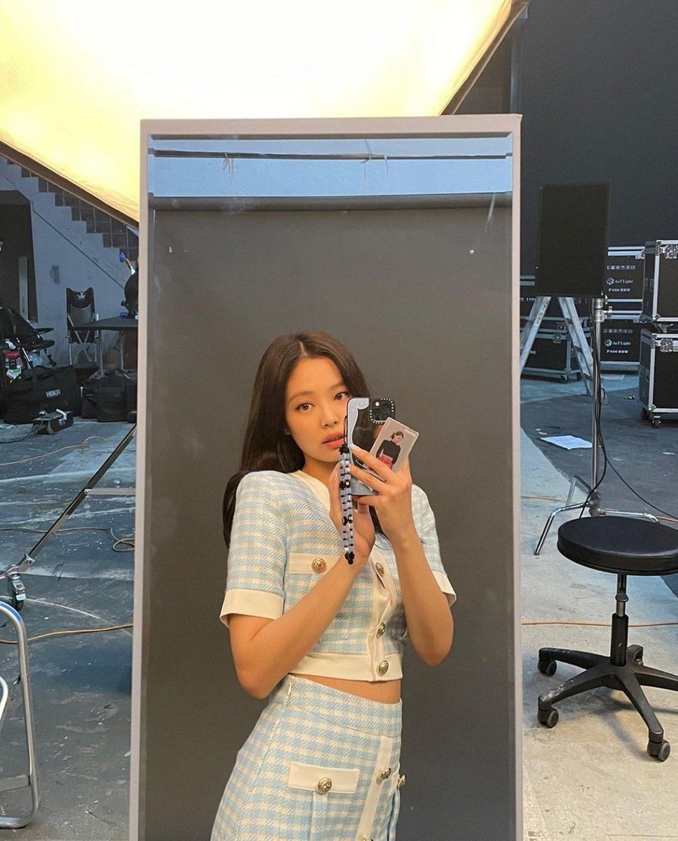 SK96MHG's tweet photo. ㅤㅤㅤ˒ @ 𝙢𝙖𝙧𝙞𝙜𝙤𝙙𝙤𝙮 new post ֶָ֢ 𓂃 #SKPICS
POV: você chega no set e essa mulher vai ser a sua fotógrafa. diz: xiiisss! 📸 https://t.co/gq6n5RWWA3