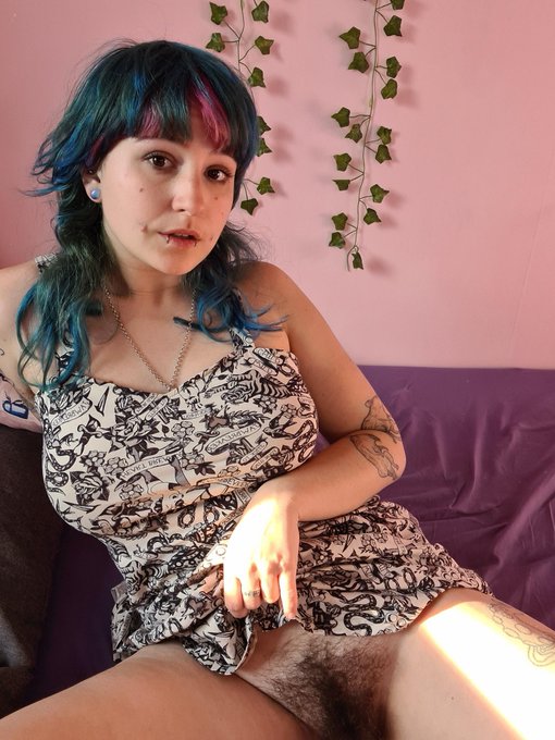 It is time to eat me up 💙  C'est l'heure de me d&eacute;vorer 💙 https://t.co/cRbiFqCGCo