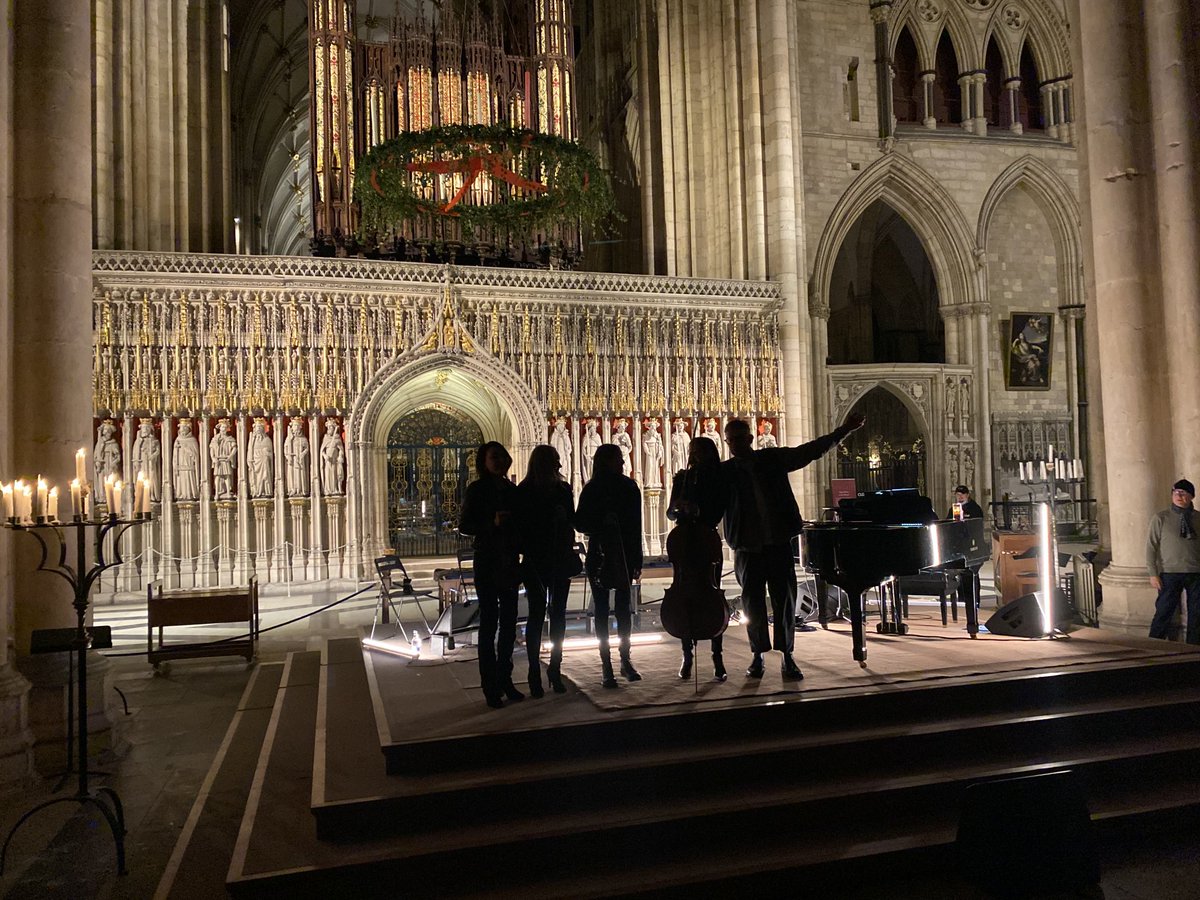 A special venue for a very special gig. And nice to hear ⁦@Damonalbarn⁩ hasn’t forgotten his #Yorkshire roots. ⁦@York_Minster⁩