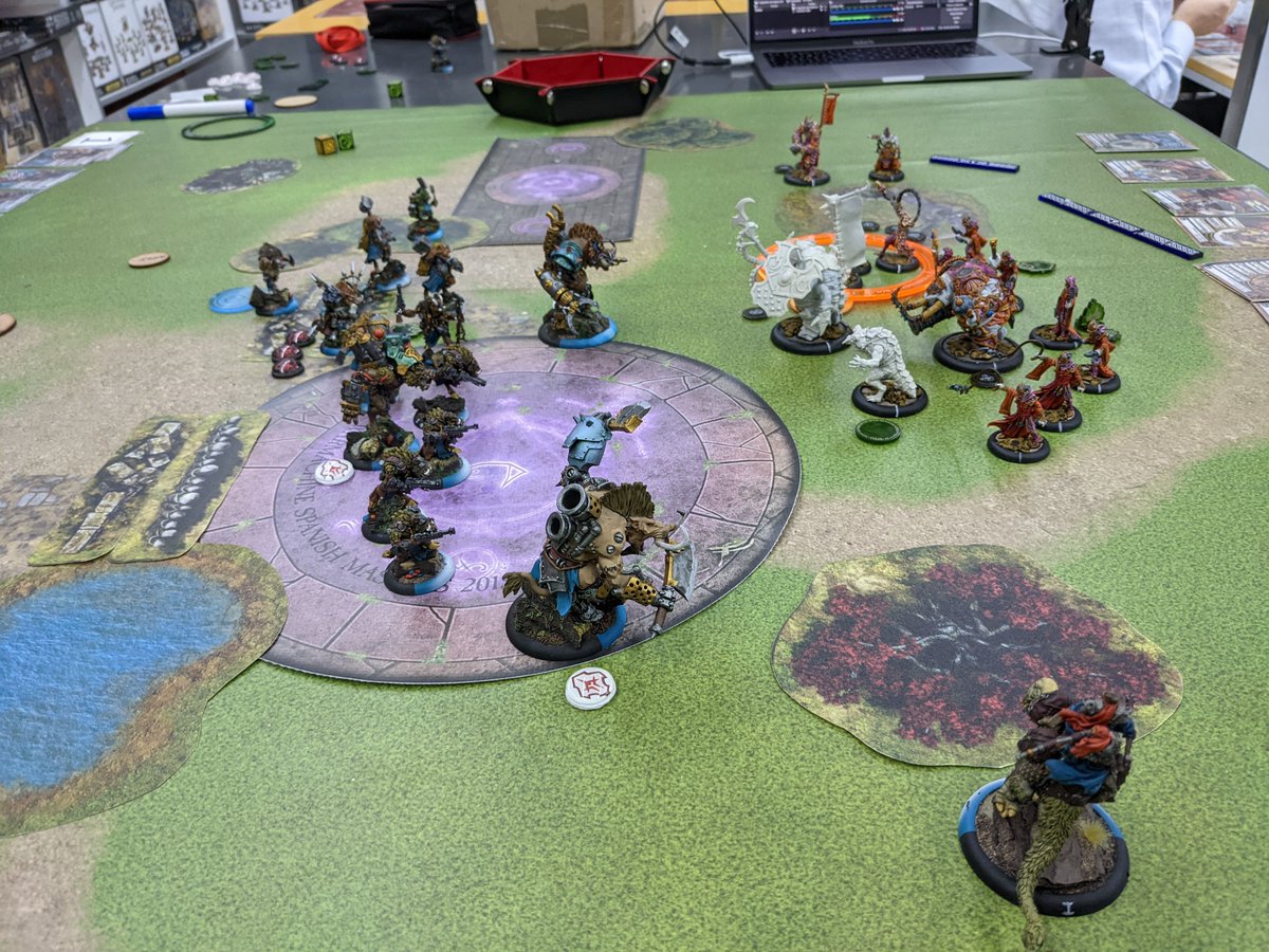 wardiceclub's tweet photo. Fotos de la partida de hoy a #Brawlmachine, la versión reducida de #Warmachine de @privateerpress Carver (Minions) vs Xekaar (Skorne) https://t.co/xOAiiQAZEl