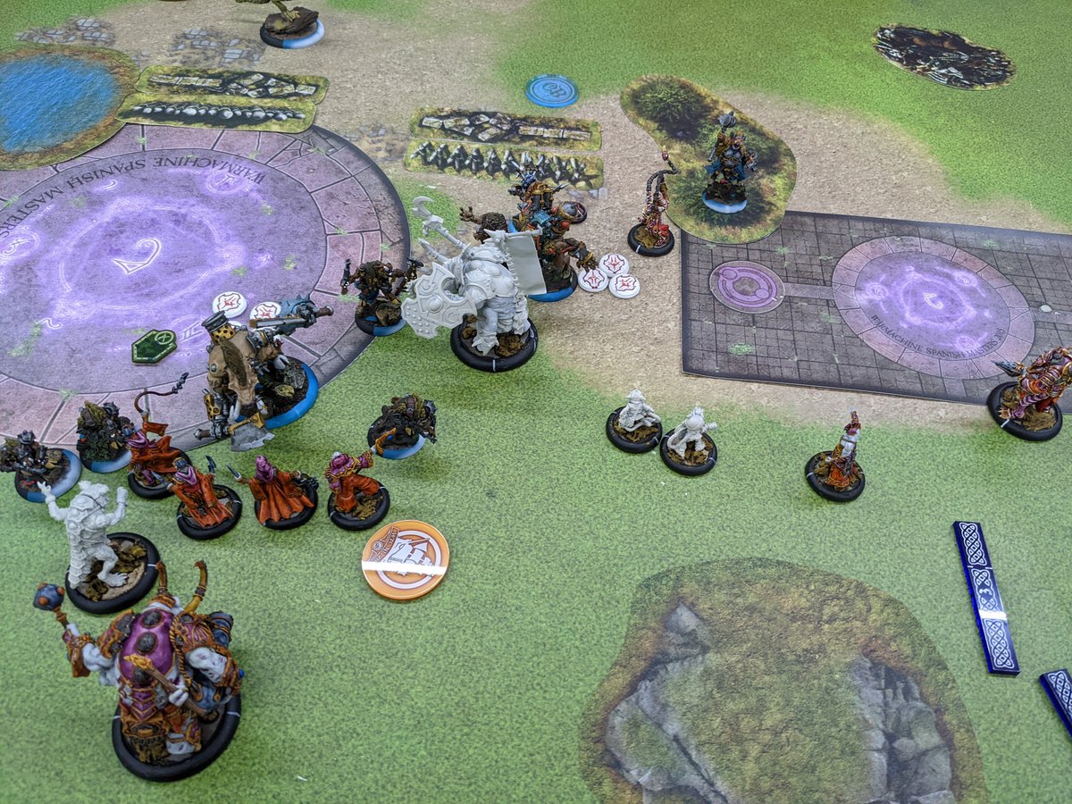 wardiceclub's tweet photo. Fotos de la partida de hoy a #Brawlmachine, la versión reducida de #Warmachine de @privateerpress Carver (Minions) vs Xekaar (Skorne) https://t.co/xOAiiQAZEl