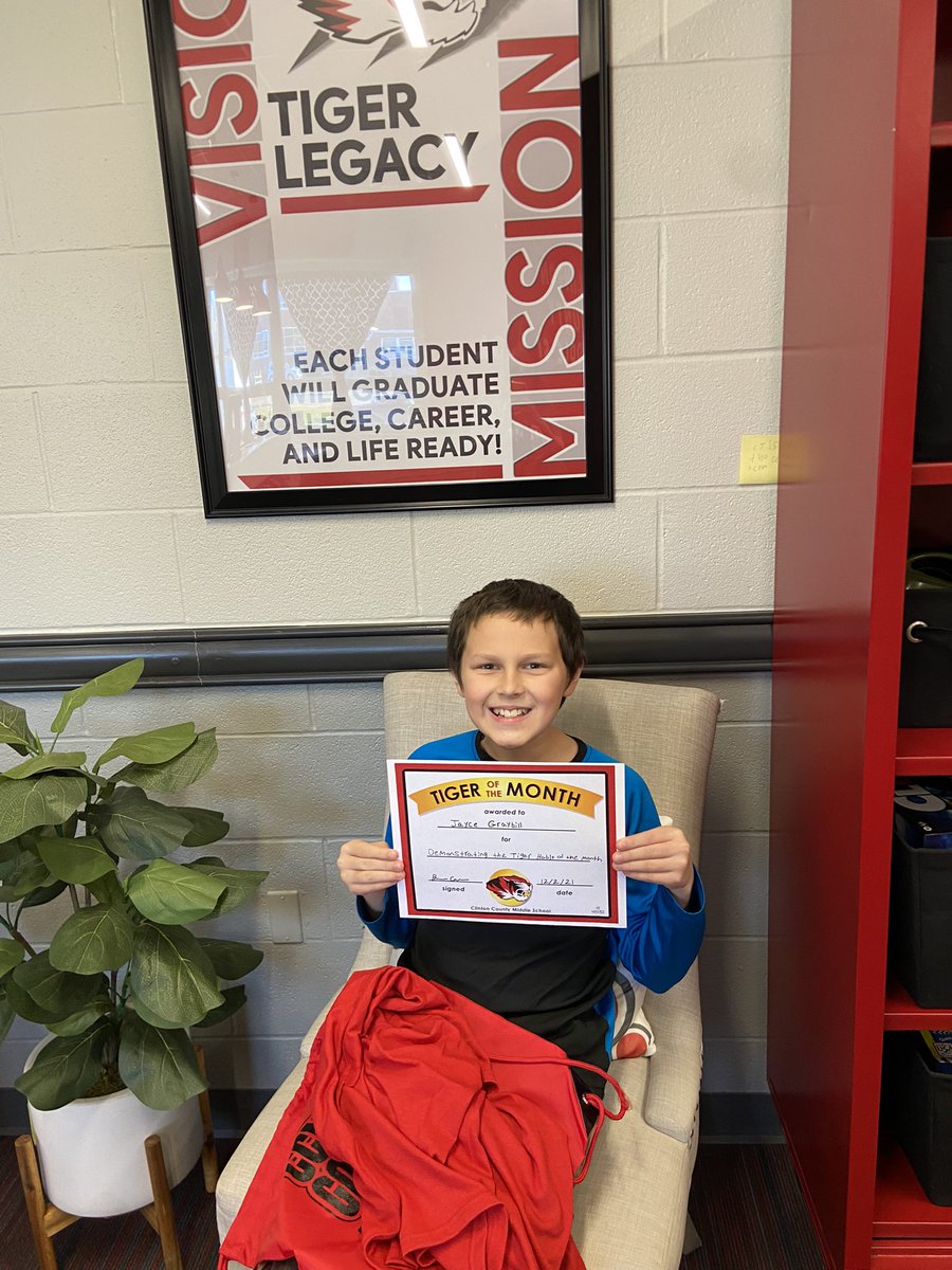 MrsCurran_CCMS's tweet photo. Congratulations to our November Students of the Month! 8th grade: Gwen Duncan, 7th grade Addison Ford, and 6th grade Jayce Graybill. @CCMSTigers https://t.co/VSEwJTo9tj