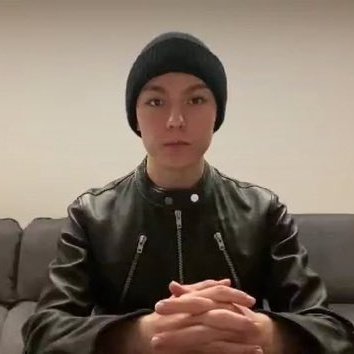 DlN0LUVR's tweet photo. tw // derealisation

these past 2 days have been so emotionally draining i feel like im having a derealisation episode or something like i do not feel real at all nothing feels real https://t.co/0v4mIyxLfy