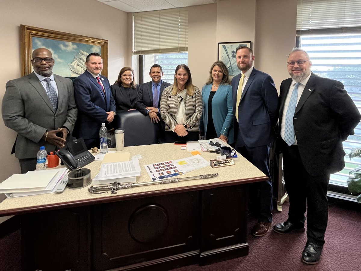 FAPSC's tweet photo. Great conversation with Rep. McFarland on the value of FL's private career colleges. Thanks for spending time with these FAPSC members! #FAPSCDay @Daytona_College @SECEducation @ConcordeCareer @FTCcollege  @FionaForFlorida @pinkcollective #FLHouse https://t.co/8HQFWvDkYm