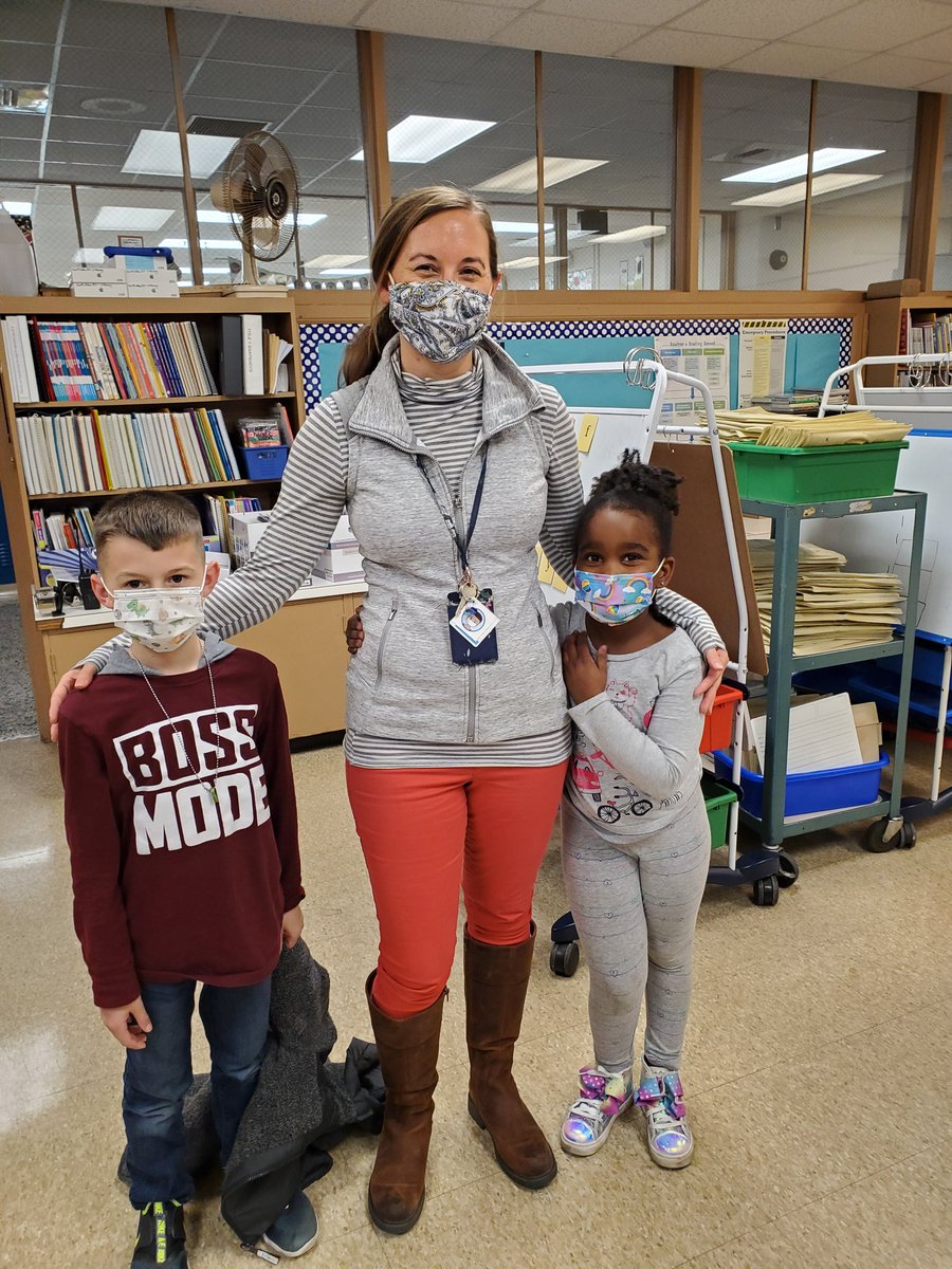 KneShall's tweet photo. @NGlenESaacps @AACountySchools @NAACCCMD That's my baby's teacher! She is so deserving of this and more!!! https://t.co/bKljHCZRBb