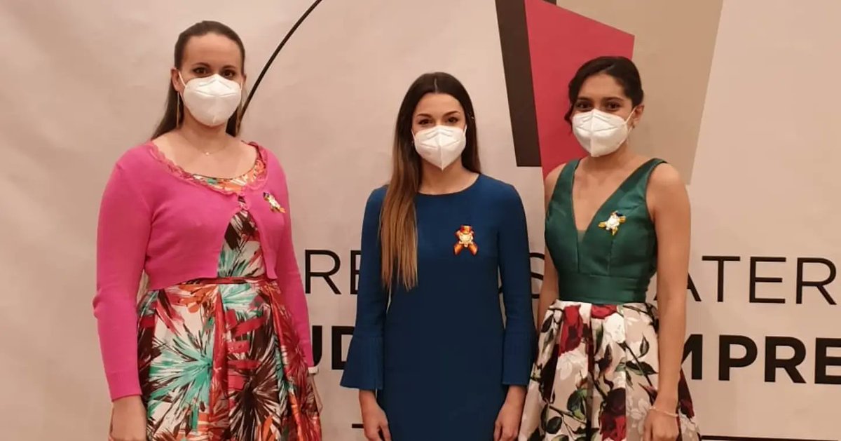 📸 La Fallera Major de #Paterna, junt la Cort d'Honor, vicepresidents  i delegació d'Economia han estat presents hui a la Gala de <a href="/paternaempresas/">Ciudad de Empresas</a> 😉
#fallespaterna