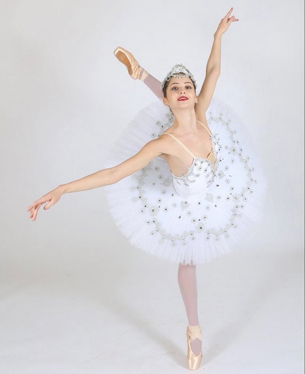 MagicCityPA's tweet photo. Ann Louise Chamoun will perform as the Snow Drop Fairy. Don’t miss this holiday classic story ballet! The entire family will be delighted by this timeless tale. #magiccitynutcracker #birmingham #dance #ballet #alabama #nutcracker 📷 #angelakarenphotography 🎟 link in bio https://t.co/W3zveYqWF6