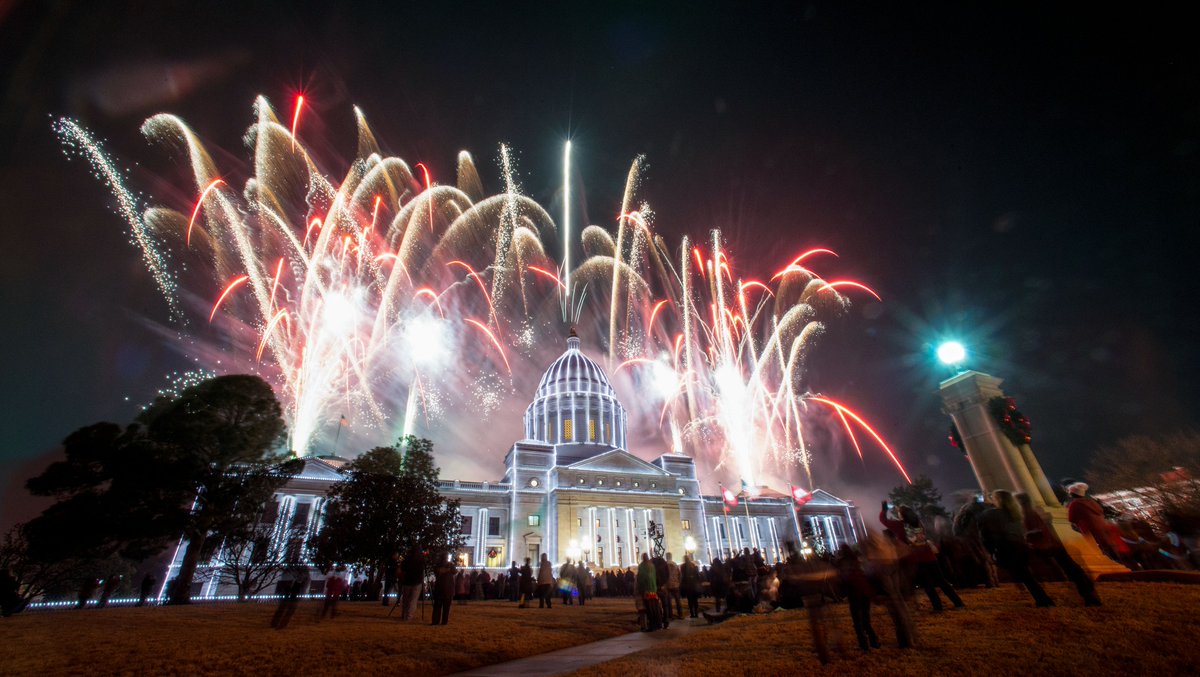 artourism's tweet photo. Get into the holiday spirit at the Arkansas State Capitol this weekend! The annual lighting ceremony and fireworks show takes place this Saturday, December 4. Learn more here: https://t.co/2HuIlVyri1 #VisitArkansas #ToHL https://t.co/fglXp40Kg6