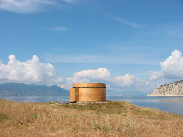 RealPreCinema's tweet photo. GIANT CAMERA OBSCURAS AROUND THE WORLD
The Camera Obscura at Aegina, #Greece is a cylindric-shaped camera near the village of #Perdika on Greece's southern coast. Providing a #panoramic view, it has 12 openings in all hemispherical directions split up in 12 individual images. https://t.co/anqFpx1kJC