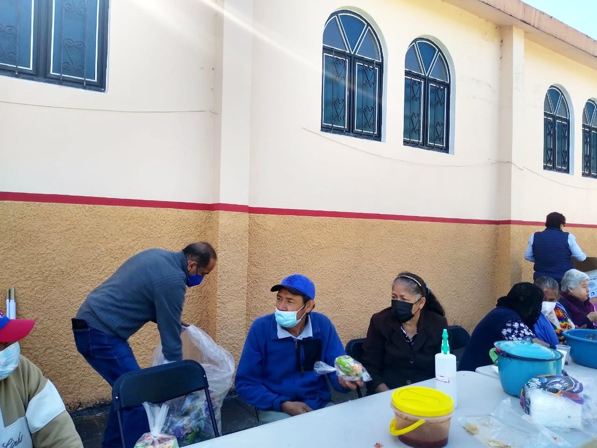 👴🏻🎄👵🏻 Visitamos los grupos de #AdultosMayores  en la comunidad El Refugio con las tradicionales posadas, donde se divirtieron y disfrutaron de unos deliciosos platillos, con la asistencia de Teresita Rojas directora del #DIFMunicipalPurísima
#EnFamiliaUnidosSíPodemos