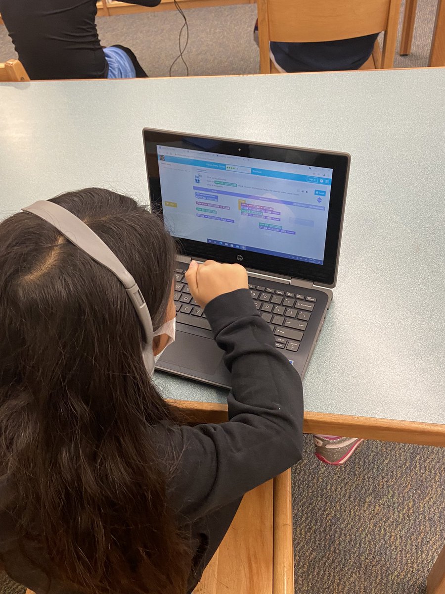gerjuangregory's tweet image. Day 2️⃣ #12DaysOfCode, second grade created a Dance Party 💃 🕺 The perfect way to learn about CS sequence, loops, events etc.  @codeorg @HISD_Inst_tech @HoustonISD #HISDecoded