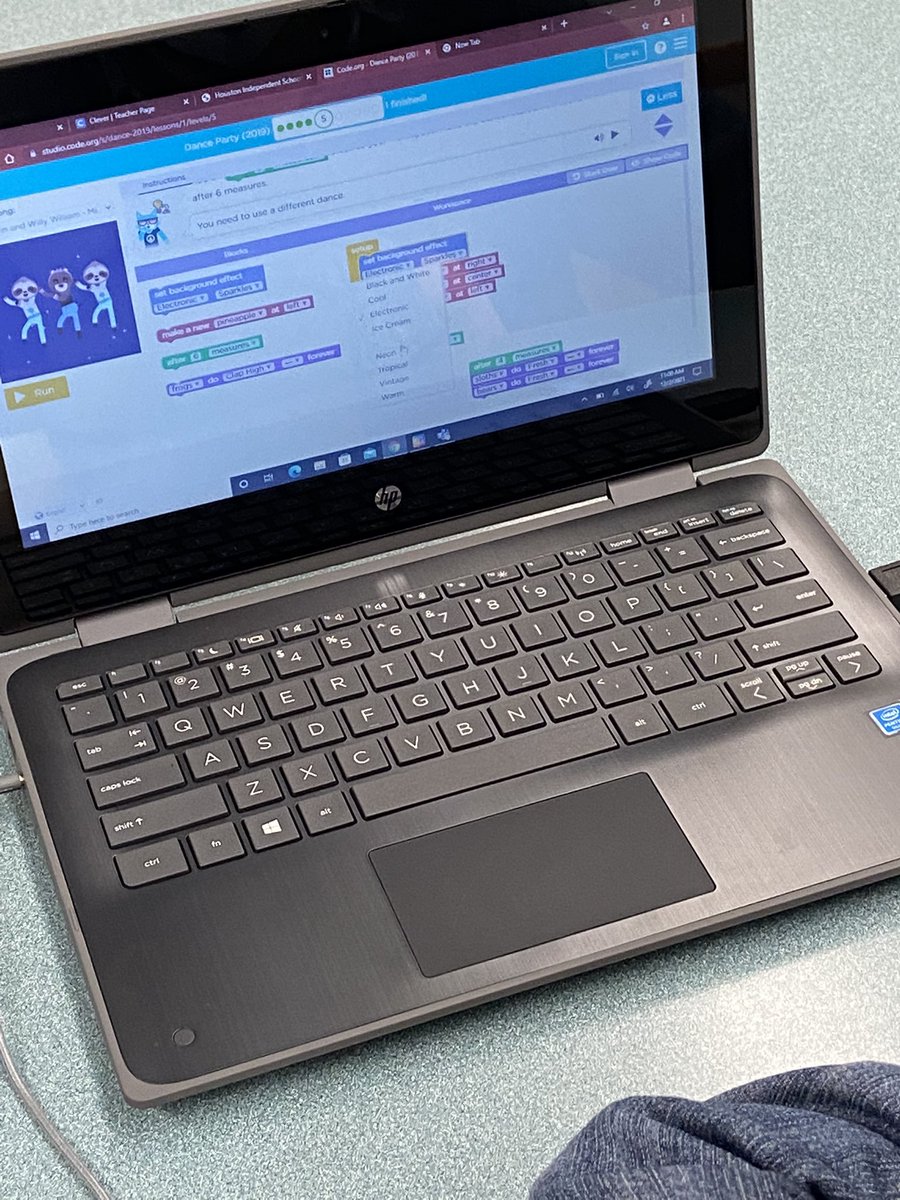 gerjuangregory's tweet image. Day 2️⃣ #12DaysOfCode, second grade created a Dance Party 💃 🕺 The perfect way to learn about CS sequence, loops, events etc.  @codeorg @HISD_Inst_tech @HoustonISD #HISDecoded