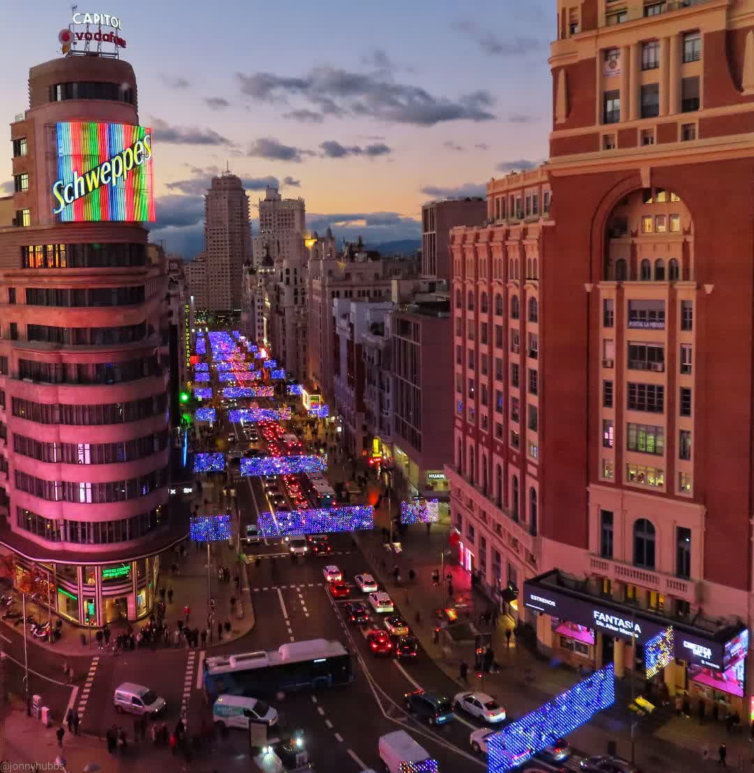 Granviademadrid's tweet photo. ¡Buenas noches!
#Madrid #GranViaMadrid
#EdificioCarrión #EdificioCapitol
#PlazaDeCallao
📷 @jonnyhubbs https://t.co/YvL6xdeAsl